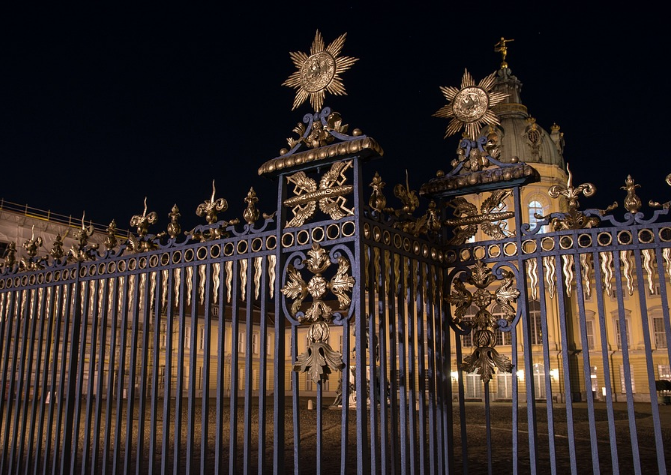 how-long-does-a-metal-fence-last