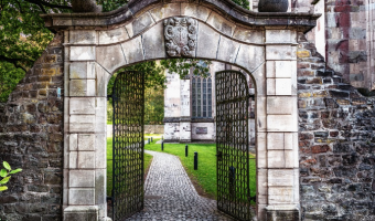 decorative-metal-garden-gates