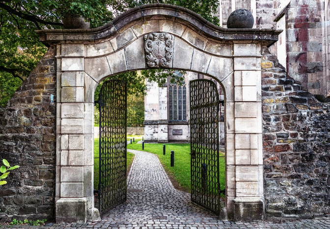 decorative-metal-garden-gates