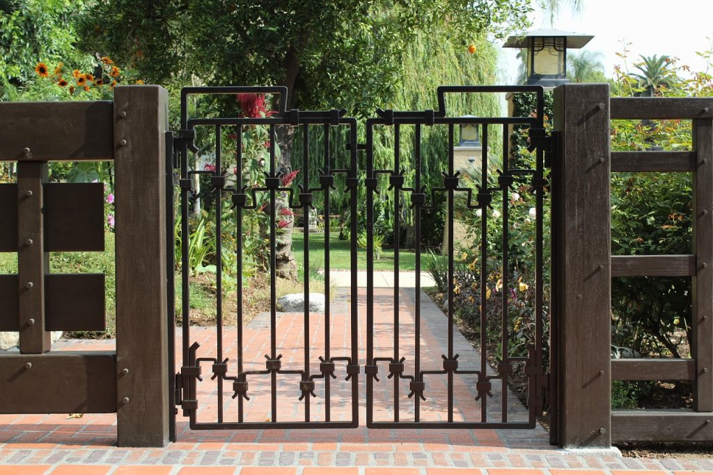 How to Make Your Backyard Look Great with Iron Fencing